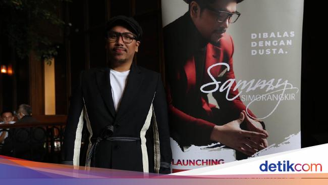 Sammy Simorangkir Nyanyi Lagi Lewat Dibalas Dengan Dusta Sammy Simorangkir Nyanyi Lagi Lewat Dibalas Dengan Dusta