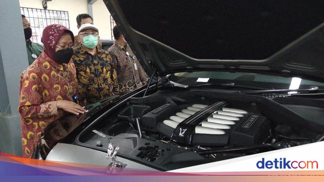 Rolls-Royce Tak Bertuan di Kemensos Pernah Dilelang di Era Risma