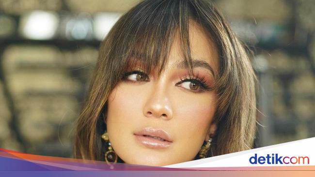 8 Artis Cantik Indonesia Yang Punya Ibu Bule Wajah Blasterannya Khas