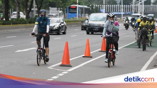 Heboh Peleton Road Bike Jalur Kanan Bagaimana Aturan Bersepeda Di Dki