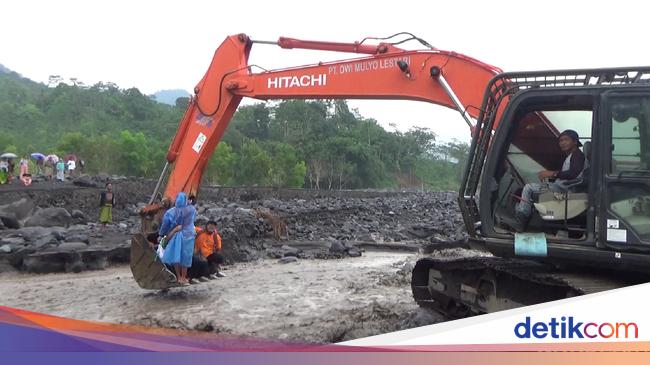 20 Tenaga Medis Sempat Terjebak Banjir Lahar Gunung Semeru