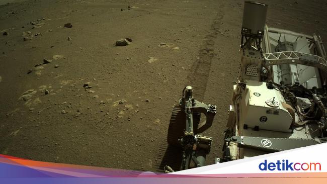 Noisy Sound Appears When NASA Robot Explores Mars