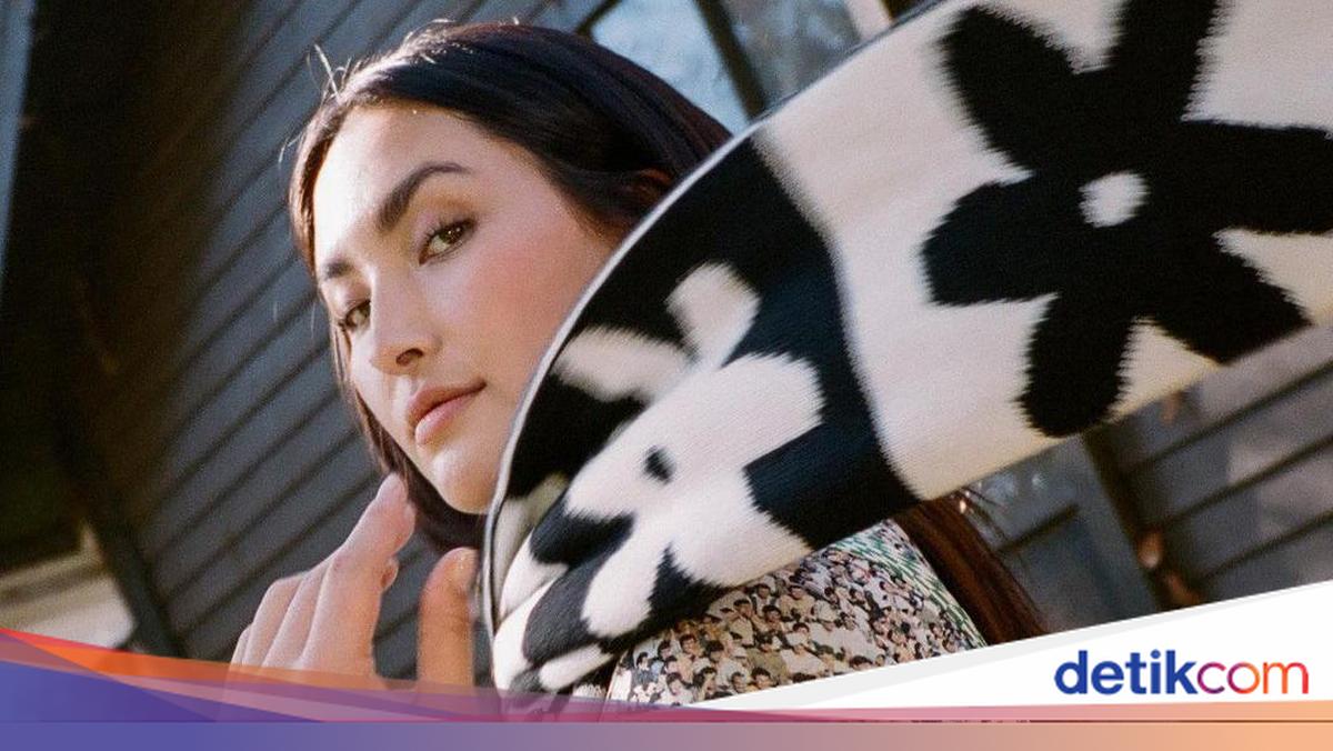 9 Potret Seksi Yumi Nu, Model 'Curvy' Asia Pertama di Sports Illustrated