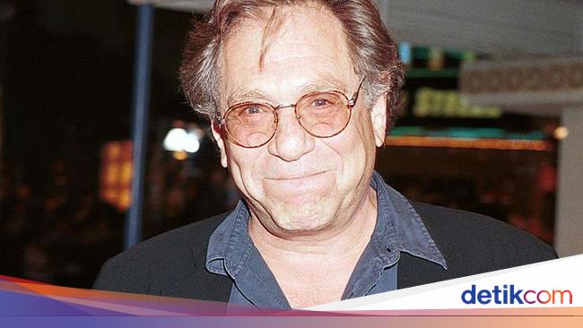 Aktor George Segal Meninggal di Usia 87 Tahun