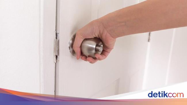 Petugas Damkar Telepon Damkar Gara-gara Kekunci di Toilet