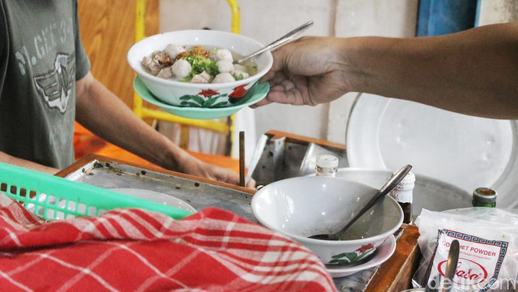 Dijual Di Gerobak, 5 Bakso Enak Di Bogor Ini Selalu Diantre Pelanggan