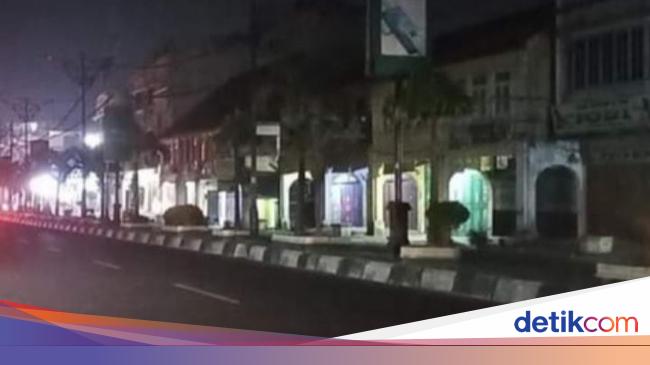 Warga Di Labuhanbatu Keluhkan Pemadaman Listrik Bergilir Lampu Jalan Mati
