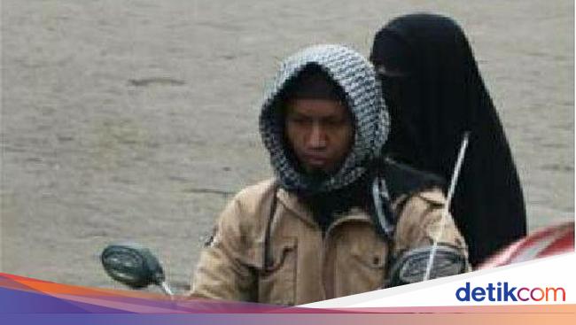 This is Photo 2 of the Alleged Makassar Suicide Bombing Commander before Exploding himself