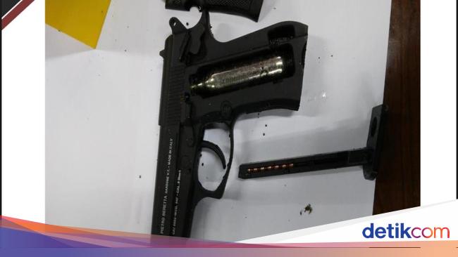 Ini Beda Airsoft Gun Dengan Air Gun Yang Dibawa Zakiah Aini