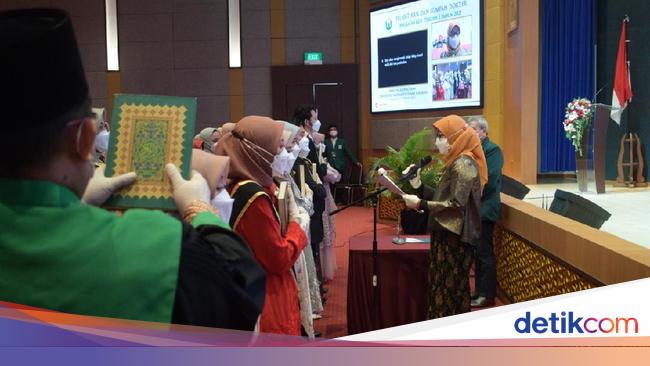 Unusa Lantik Dan Ambil Sumpah 29 Mahasiswa Kedokteran Angkatan Pertama