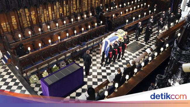 Queen Elizabeth II Sitting Alone at Prince Philip’s Funeral, Why?