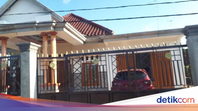 Potret Kampung Miliarder Tuban Kini Pagar Tinggi Garasi Potret Kampung Miliarder Tuban Kini Pagar Tinggi Garasi