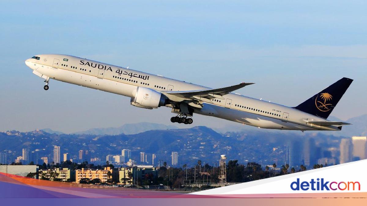 Penerbangan haji sempat mengalami kendala teknis. Satu pesawat mendarat darurat di Bandara Kualamamu Medan.

Via: @detikHikmah