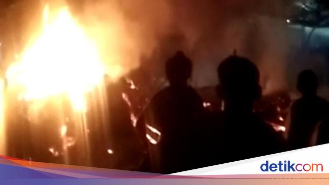 Tertidur Saat Masak Sahur Rumah Di Probolinggo Terbakar