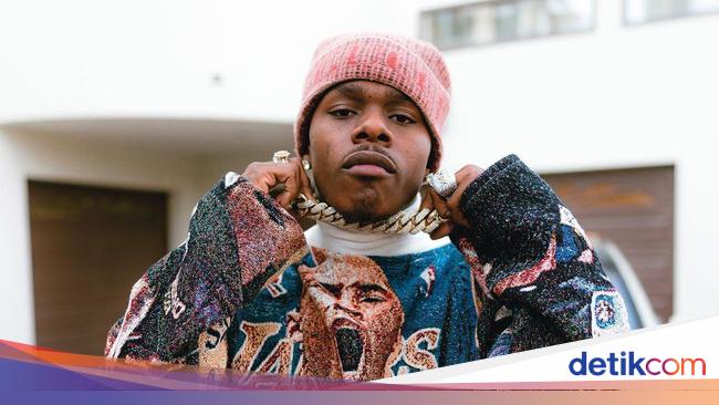 Hina Gaya Rambut Pramugari, Rapper Ini Dihujat Warganet