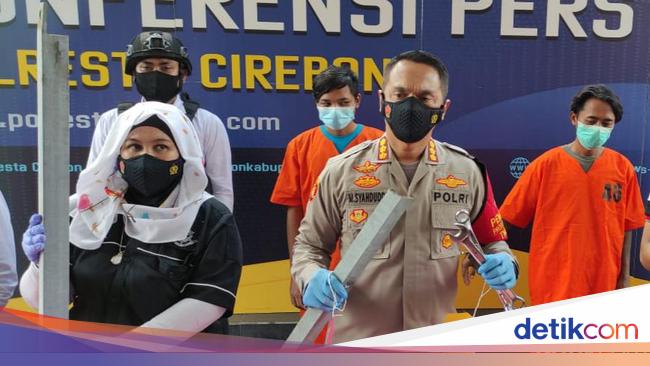 Polisi Tangkap Dua Pencuri Besi Tower SUTET di Cirebon