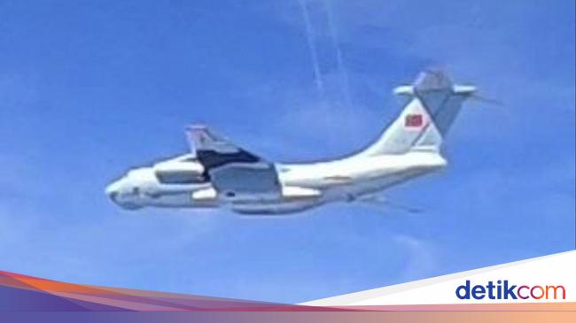 Map in the Malaysian Sky Thanks to Dozens of Chinese Fighter Jets