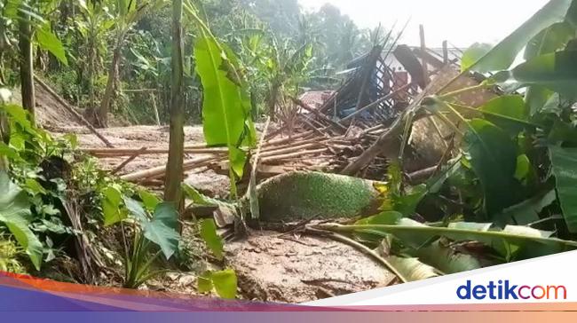 Longsor Terjang Dua Desa Di Cianjur 5 Rumah Rata Dengan Tanah