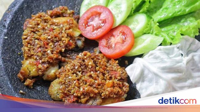 Pedas Mampus 5 Tempat Makan Ayam Gepuk Dengan Sambal Super Pedas