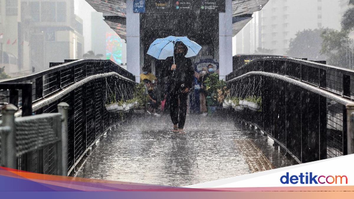 Waspada Hujan Lebat Beserta Petir pada 2-8 Mei, Ini Daftar Wilayah Terdampak