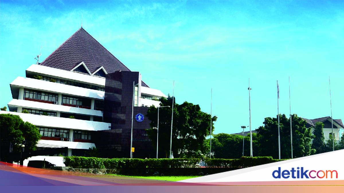 Ormonga olib ketilgan qizni porno video. Boss qiz bilan ofisda porno