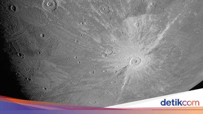 NASA Satellite Captures Ganymede, a Miraculous Celestial Body