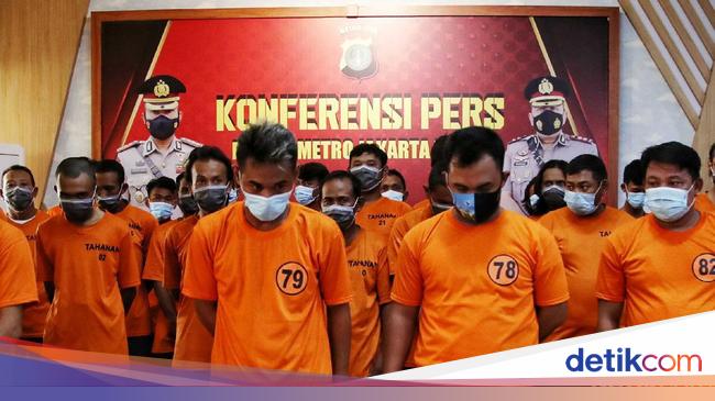 Jokowi’s Call to the National Police Chief Leads to Dozens of Extortion Perpetrators Go to Bars