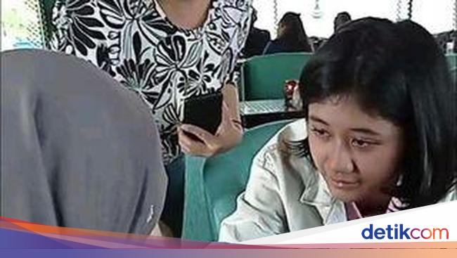 Ibu Nike Ardilla Bertemu Amel yang Viral Mirip Putrinya ...