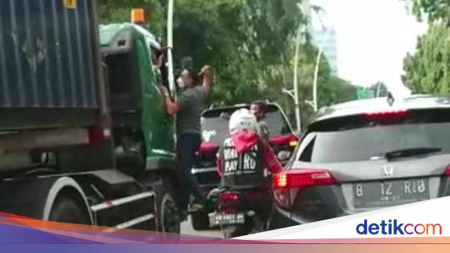 Viral Pajero Driver Breaks Container Glass-Driver Abuse in Jakarta