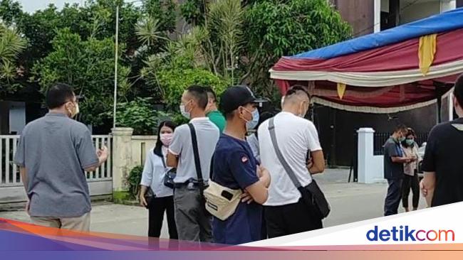 A number of Chinese foreign workers came to ask for vaccinations, the Lebak Police refused!