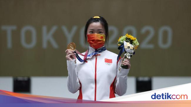 Chinese Athletes Win First Gold at the 2020 Tokyo Olympics