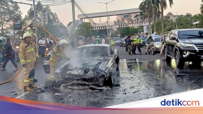 Mustang GT500, the classic American car that caught fire in Pondok Indah