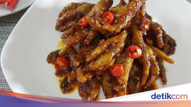 Tekstur ceker pedas sederhana yang lembut dan berbumbu