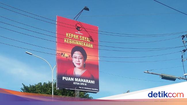 Members of the F-PDIP House of Representatives Crowd Put up Billboards for Women in Indonesia