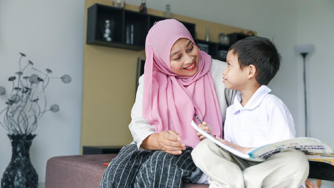 Jelang Hari Ibu, Ini 10 Hadits Berbakti Kepada Orang Tua