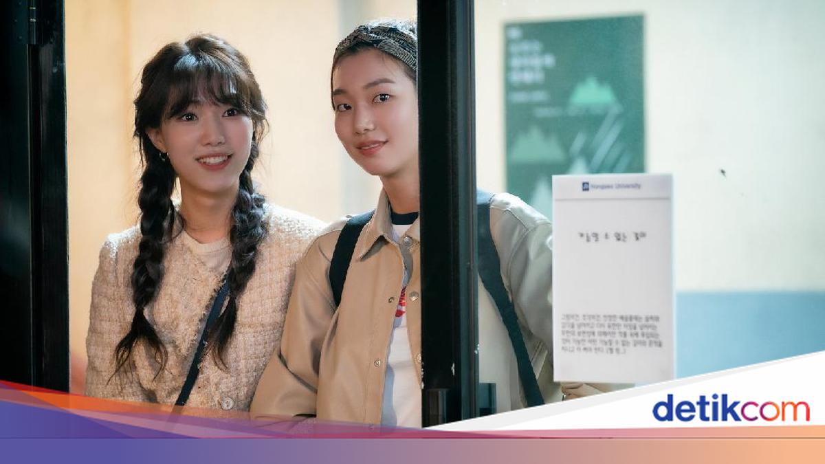 Butun tanani yalaydi Ota ona va qizi jinsiy aloqa