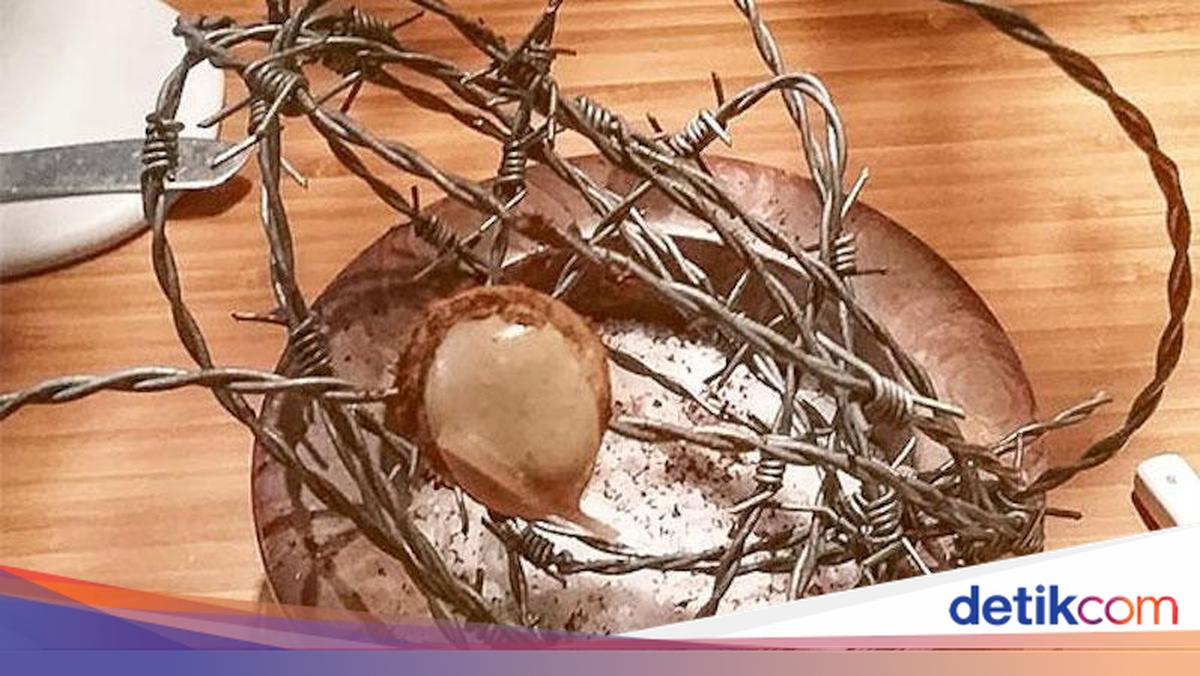 Nyeleneh! 7 Penyajian Makanan Ini Gunakan Sendok Raksasa dan Kawat Berduri