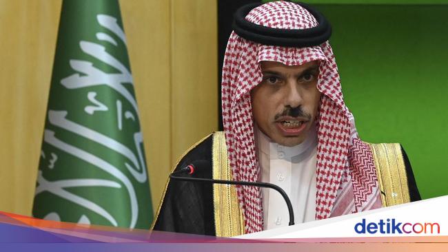 Prince Faisal bin Farhan of Saudi Arabia Calls for Gaza Reconstruction at World Economic Forum in Riyadh