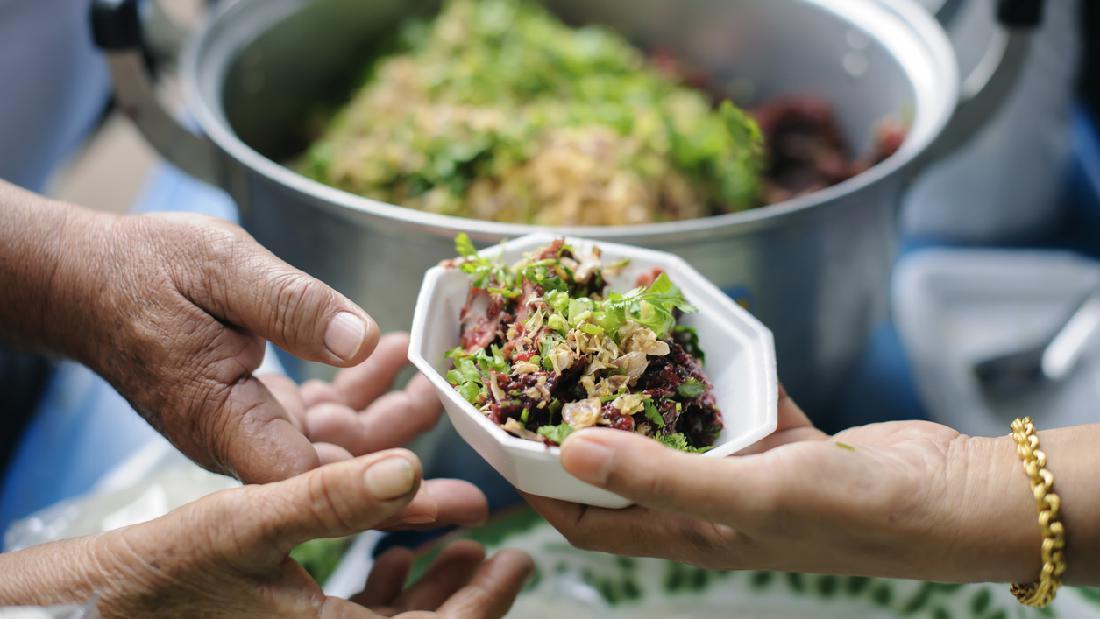 Rasulullah SAW Sebut Orang Yang Sering Berbagi Makanan Dijamin Masuk Surga