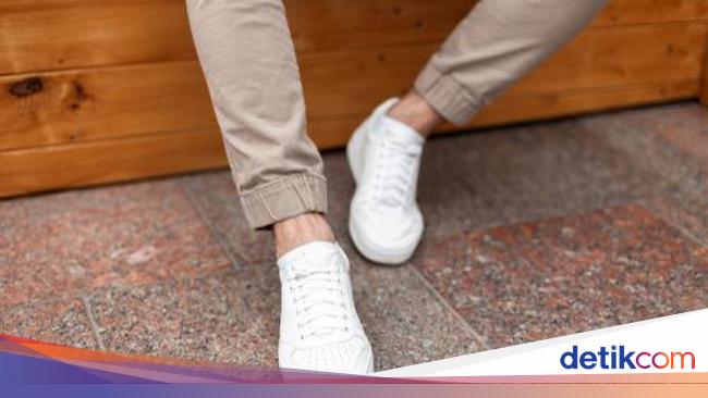 Look Cool with Mix & Match White Sneakers, Here are 5 Tips