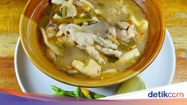 Resep Sup Ceker Ayam Daun Asam Jawa yang Gurih Segarnya Nampol Resep Sup Ceker Ayam Daun Asam Jawa yang Gurih Segarnya Nampol