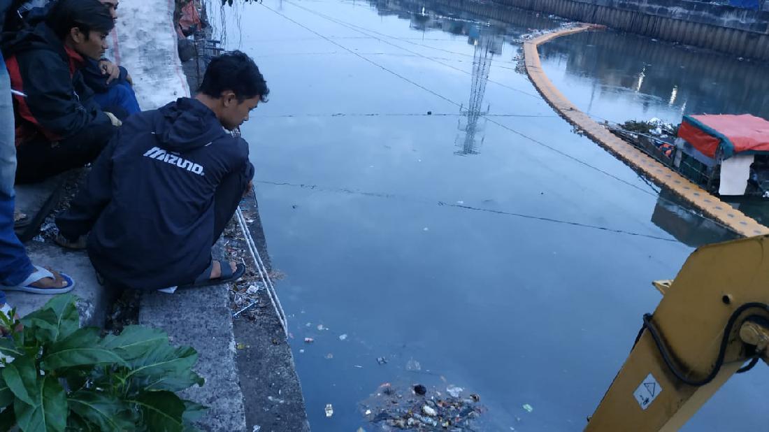 Takut Diserang Konvoi Motor, Pemuda Di Jakbar Nekat Ceburkan Diri Ke Sungai