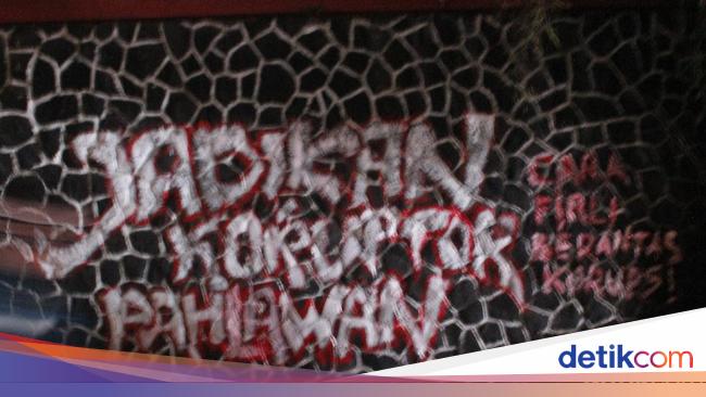 Grafiti Sindiran untuk Firli Bahuri Muncul di Bandung