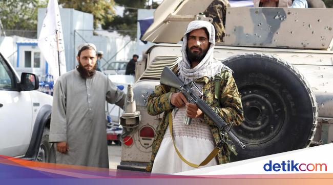 University in Kabul Almost Empty After Taliban Announcement About Niqab