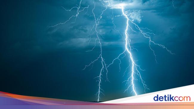 Tragic!  14 Big Family People Killed by Lightning