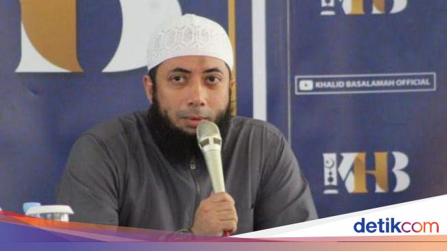 Khalid Basalamahの旅行にはまだPihkがありませんが、Furoda Hajjパッケージを販売しています