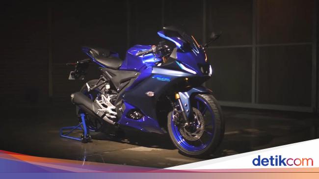 The difference of almost Rp 5 million, this is the difference between Yamaha R15 V4 and R15M