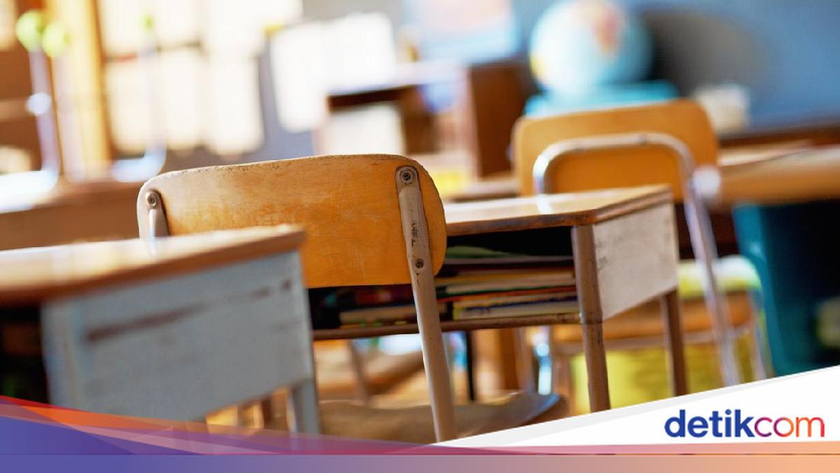Siswa SMA Muhammadiyah 3 (Muga) Jogja menyampaikan klarifikasi setelah membuat heboh di media sosial karena mengaku dilengserkan dari jabatan Ketua OSIS gegara mengkritik program MBG.

Via @detikjogja_