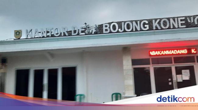 The Seconds of the Masses Damage to the Bojong Koneng Village Office As a result of the Land Dispute