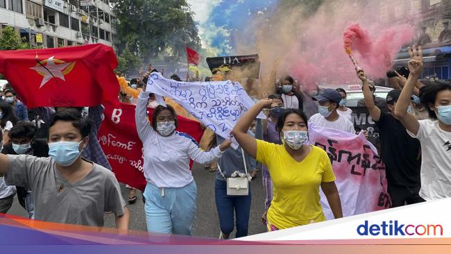 Myanmar Army Car Hits Protesters, 5 People Killed